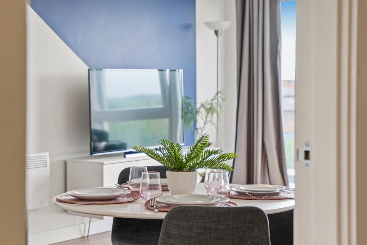 Stunning 2 Bedroom Apartment Лийдс Екстериор снимка